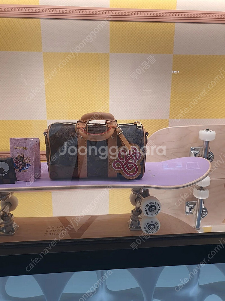 루이비통 m15428 퍼렐x니고 키폴25 완전새상품--2