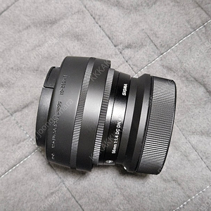 시그마 56mm 캐논 RF-S 마운트용 판매합니다.