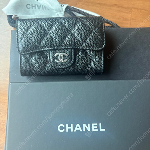 샤넬 클래식 카드홀더 은장 새제품