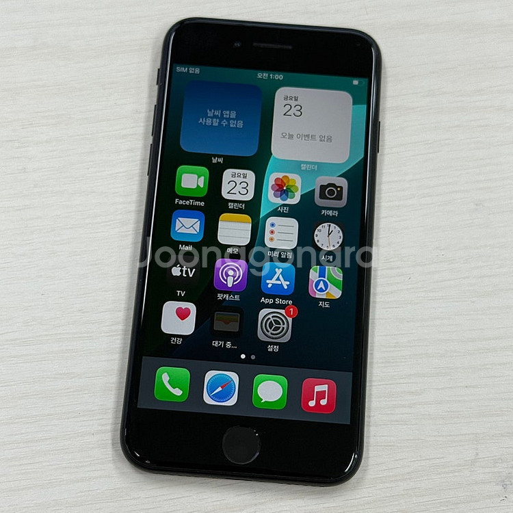 아이폰SE2 블랙색상 64용량 무잔상 깨끗한단말기 16만 판매해요--1