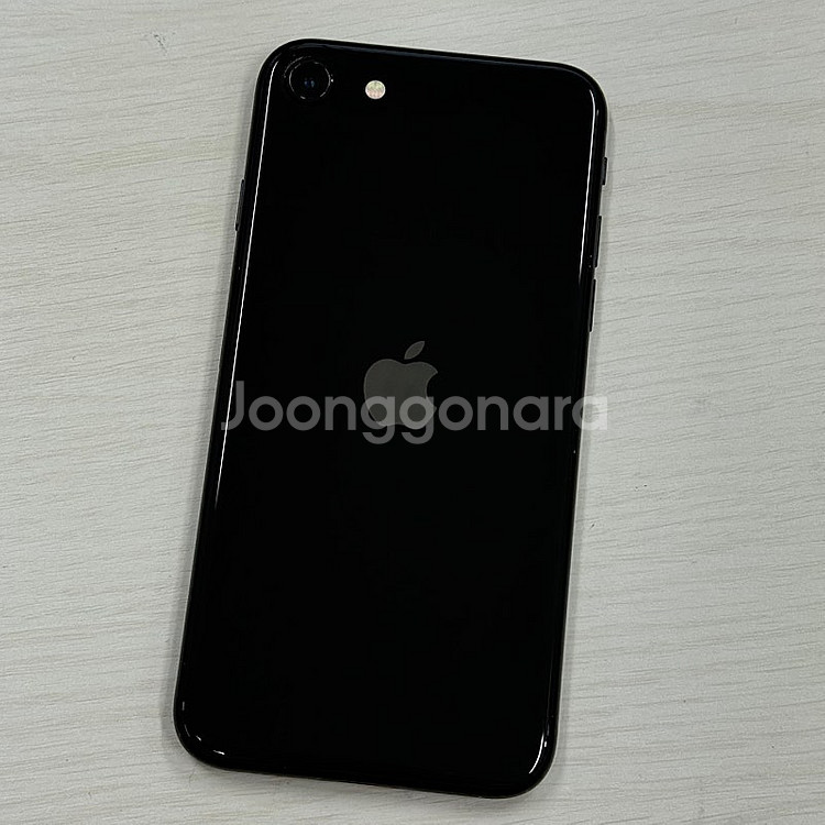 아이폰SE2 블랙색상 64용량 무잔상 깨끗한단말기 16만 판매해요--2