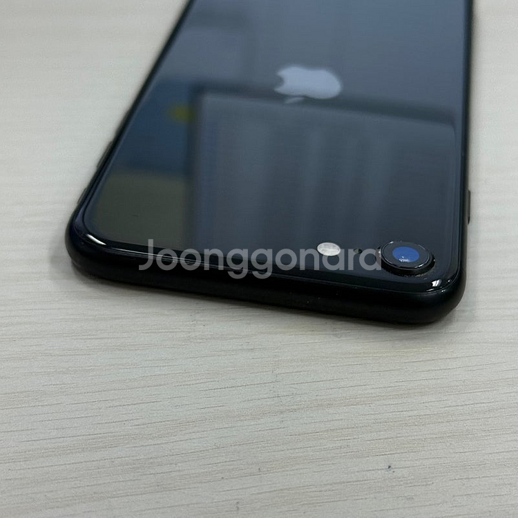 아이폰SE2 블랙색상 64용량 무잔상 깨끗한단말기 16만 판매해요--4