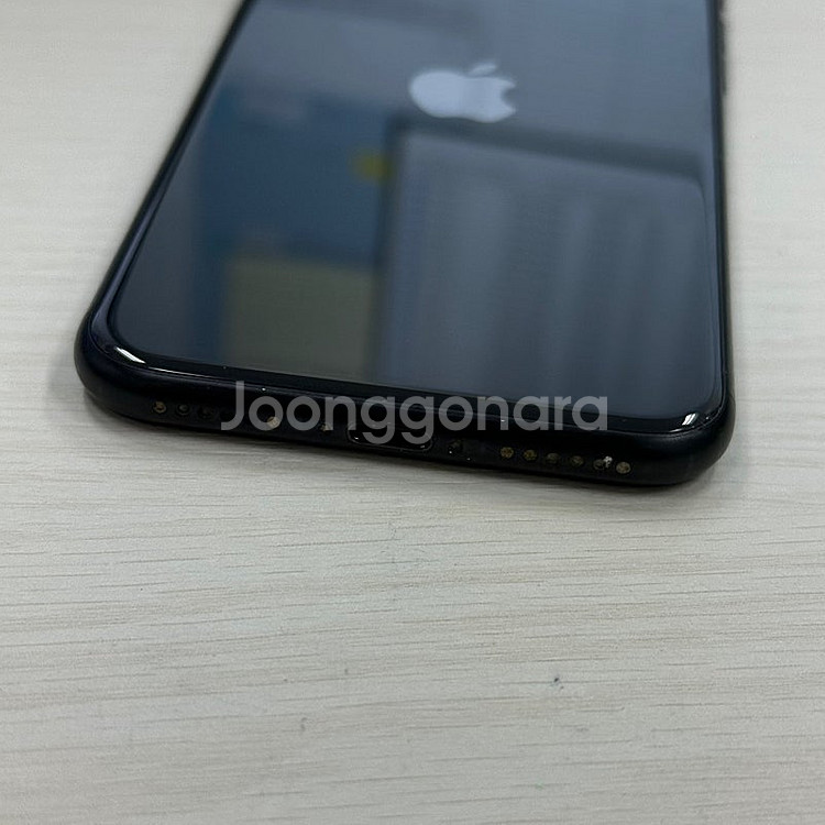 아이폰SE2 블랙색상 64용량 무잔상 깨끗한단말기 16만 판매해요--6
