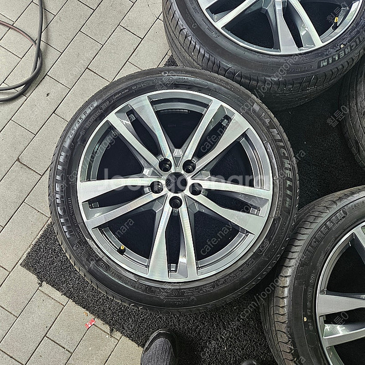 [ 정품 ] 아우디A6 45TDI 19인치 휠 타이어 ...--1