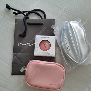 맥 MAC 글로우 플레이 쿠션 블러쉬(치얼업) 새상품 판매합니다