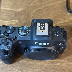캐논r8, rf28-70 f2.8, eg-e1확장그립, ef-eos r어댑터, neewer z2 팝니다
