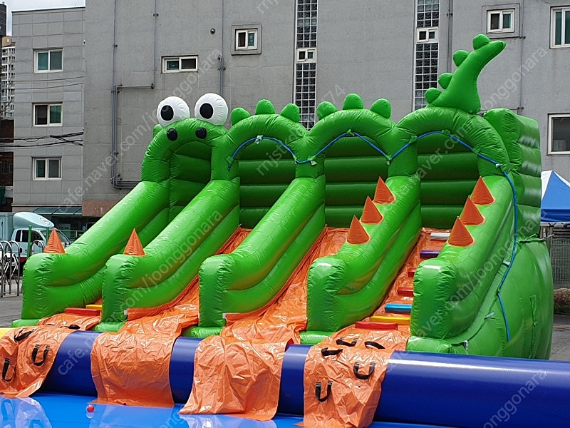 수영장 풀장 워터슬라이드 물미끄럼틀 에어바운스 에어수영장 중고 새거 헐값판매(에어풀장,이동식수영장,야외풀장,유아어린... 이미지