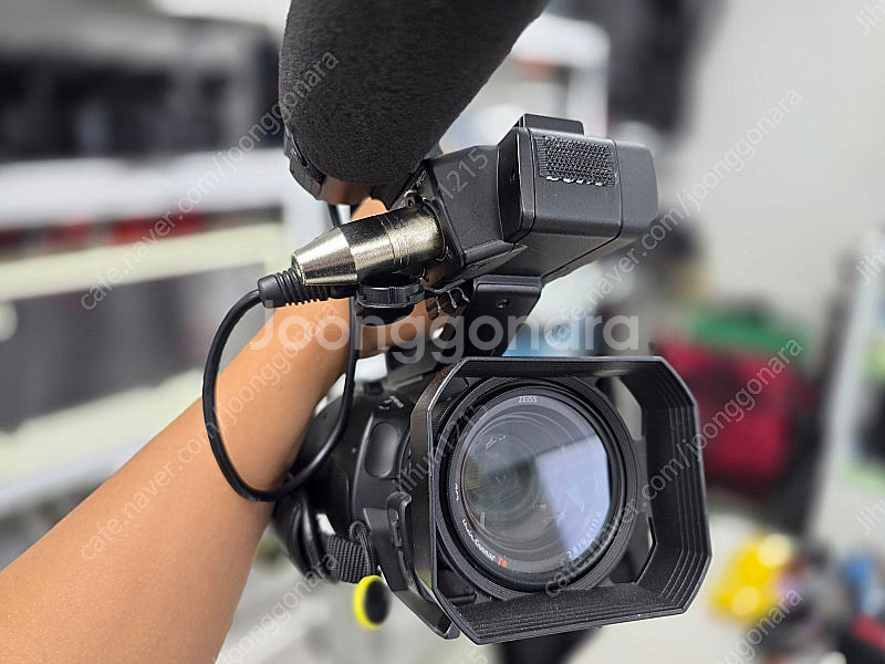 NX80 소니4K캠코더 풀박스 팝니다.--1