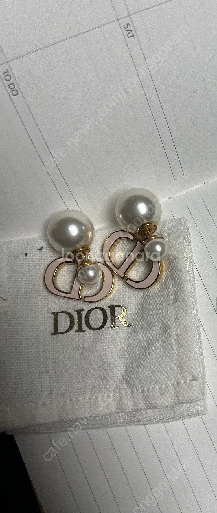 dior 진주귀걸이.--0