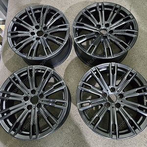 BMW G20 320I 790M 고스트크롬 18인치 순정휠 대품판매20만원