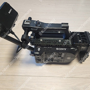 소니정품 PXW-fs7m2 fs7 m2 , 엘칸 ELCAN V마운트 배터리, 충전기, 비디오삼각대 등 일괄 판매합니다.