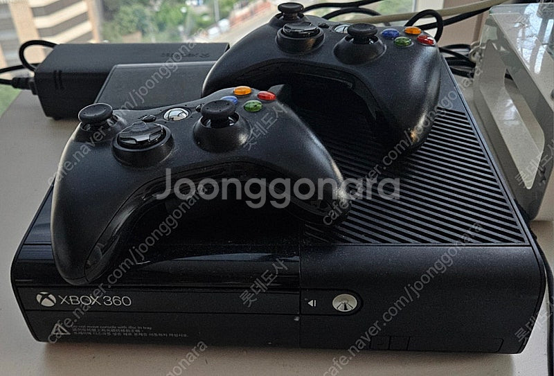 xbox360본체+키넥트+무선컨트롤러2개+게임타이틀 2...--0