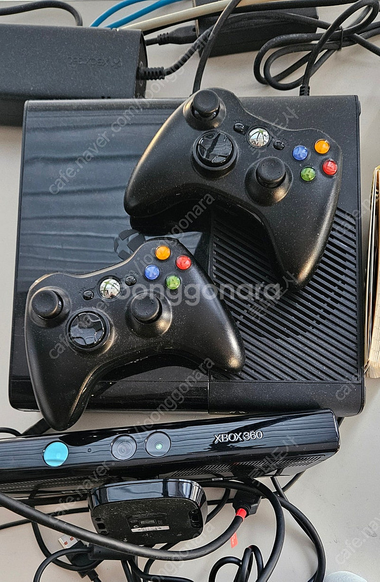 xbox360본체+키넥트+무선컨트롤러2개+게임타이틀 2...--1