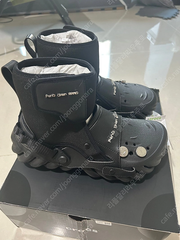 새상품 크록스 펑첸왕 209391-001 이미지