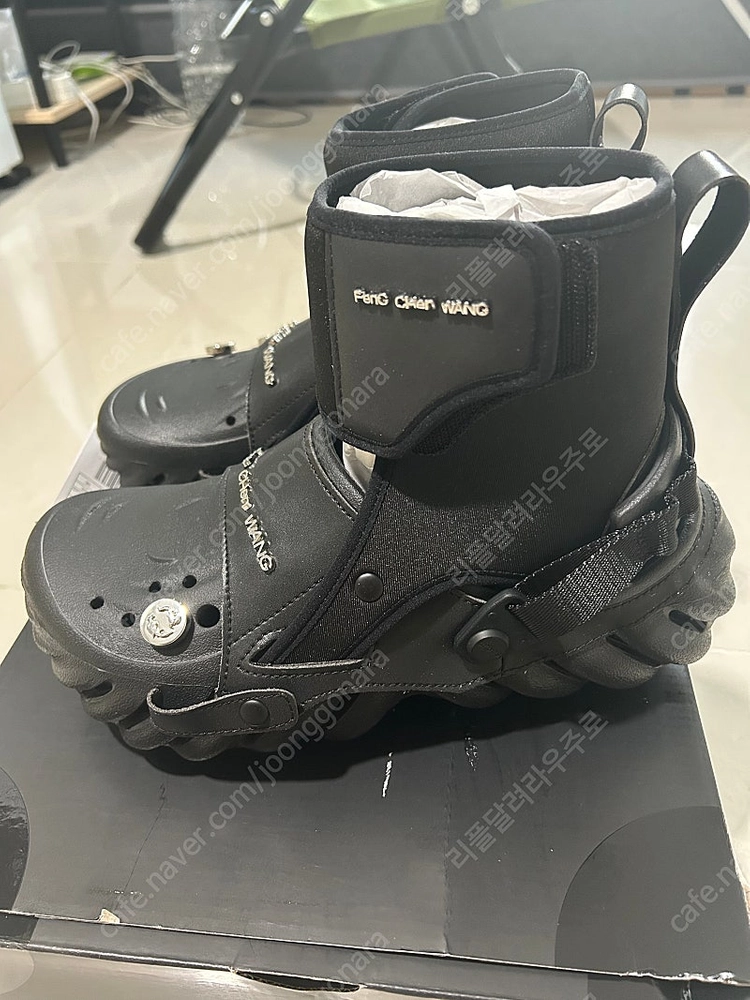 새상품 크록스 펑첸왕 209391-001 이미지