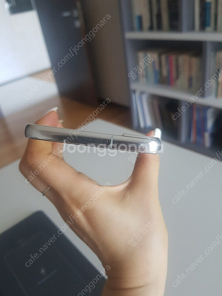 갤럭시 S22 플러스 5G 화이트 색상--3