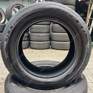 235 60 18 FALKEN ZIEX CT60 A/S 타이어 두개 판매합니다