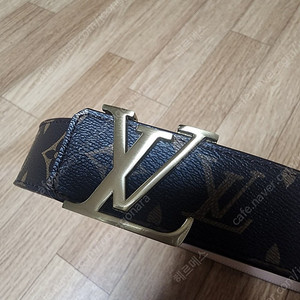 루이비통 모노그램 금장 LV 벨트 팝니다