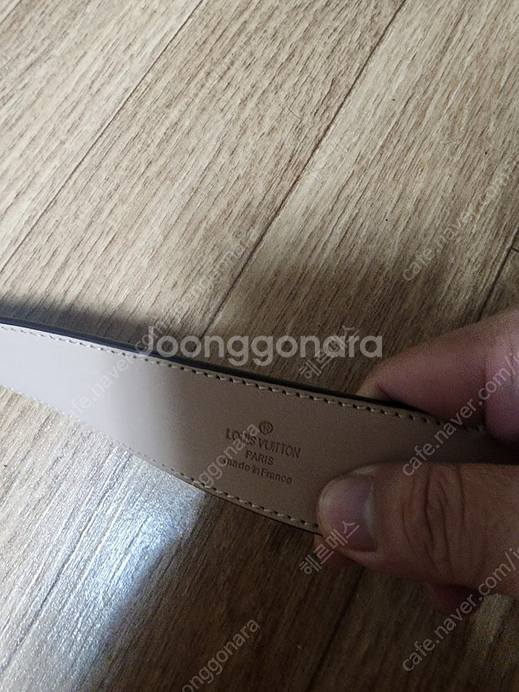 루이비통 모노그램 금장 LV 벨트 팝니다--1