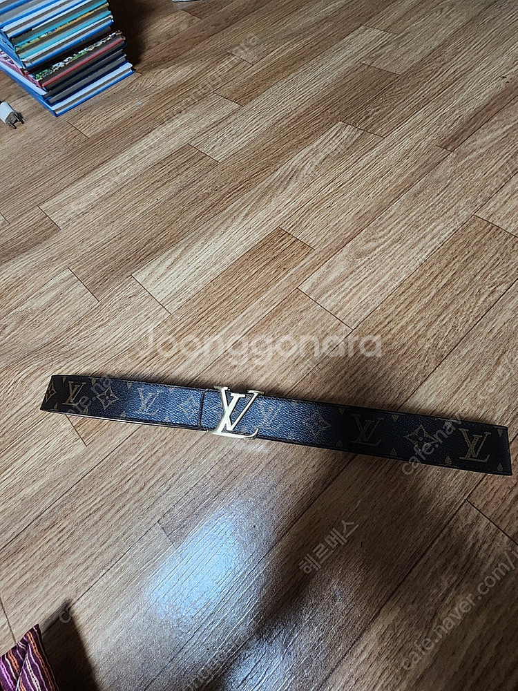 루이비통 모노그램 금장 LV 벨트 팝니다--2