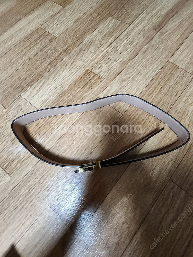 루이비통 모노그램 금장 LV 벨트 팝니다--3