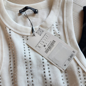 자라 탱크탑 민소매 티셔츠 정가 35,900원 택달린 새상품 // 코스 더일마 르17 정싸롱 투머치토커 비이커 한섬 올라이츠 인스턴트펑크 구호 아모멘토 타임 오르 렉토 분더캄머 더