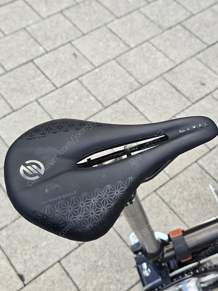 바이크스 SE 골든 스파크 2024 이미지