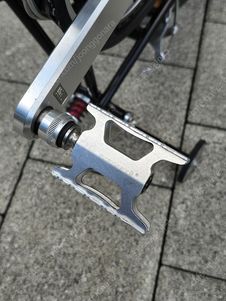 바이크스 SE 골든 스파크 2024 이미지