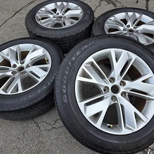 제네시스 GV70 18인치 중고 휠타이어 세트 팔아요 235 60 18