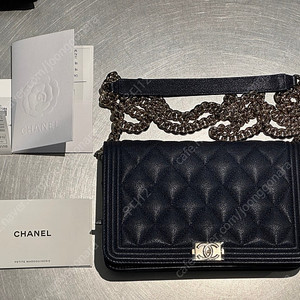 샤넬 보이 woc 체인 지갑 (네이비/금장)