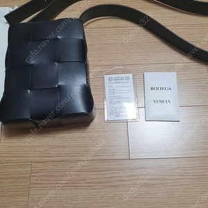 보테가베네타 블랙 크로스가방