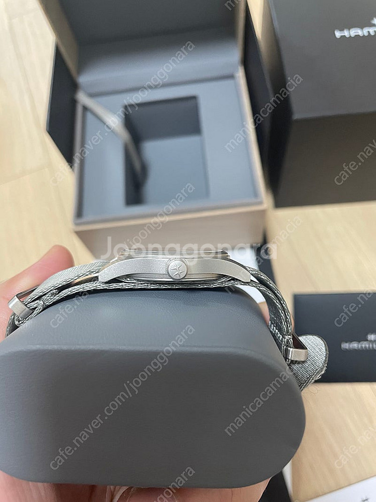 해밀턴 카키필드 쿼츠 33mm 블랙/그린 인덱스--2