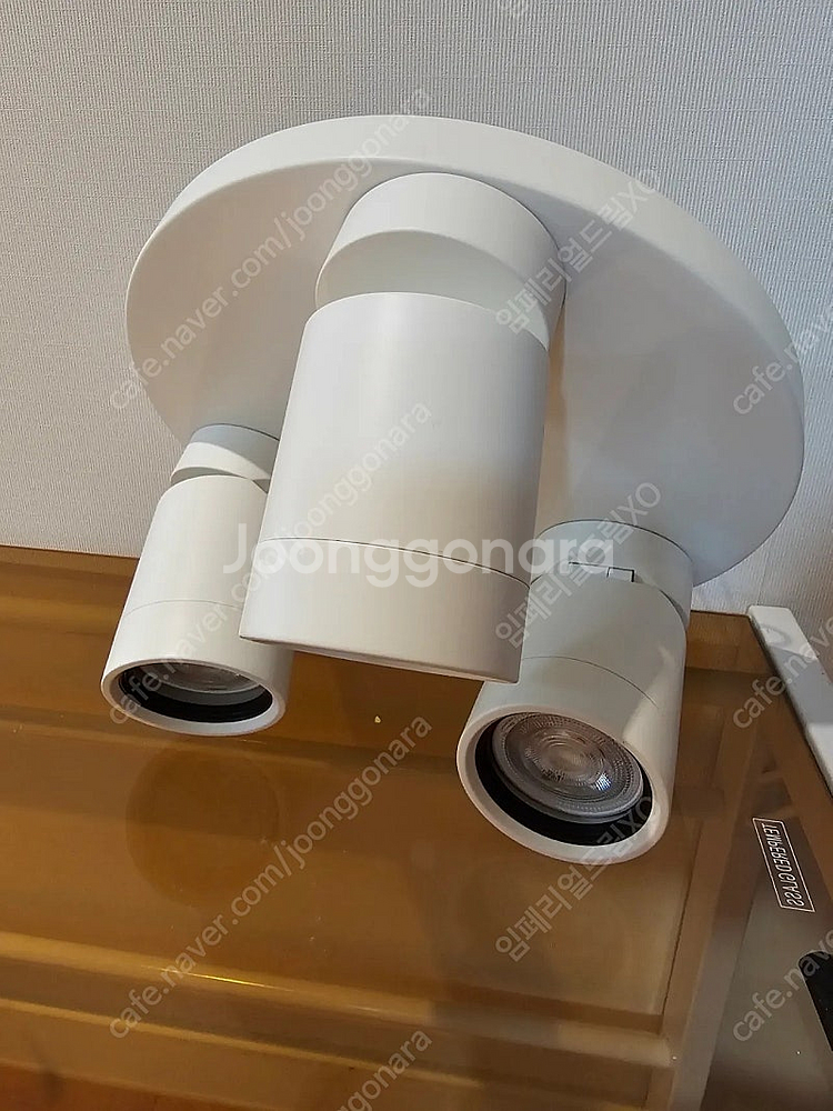 이케아 뉘모네 천정스폿조명3등 판매합니다.--0