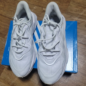 아디다스 오즈위고 GW8013