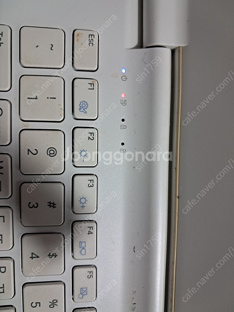 삼성노트북nt905s3g-k2wd화묜안뜸팝니다--2