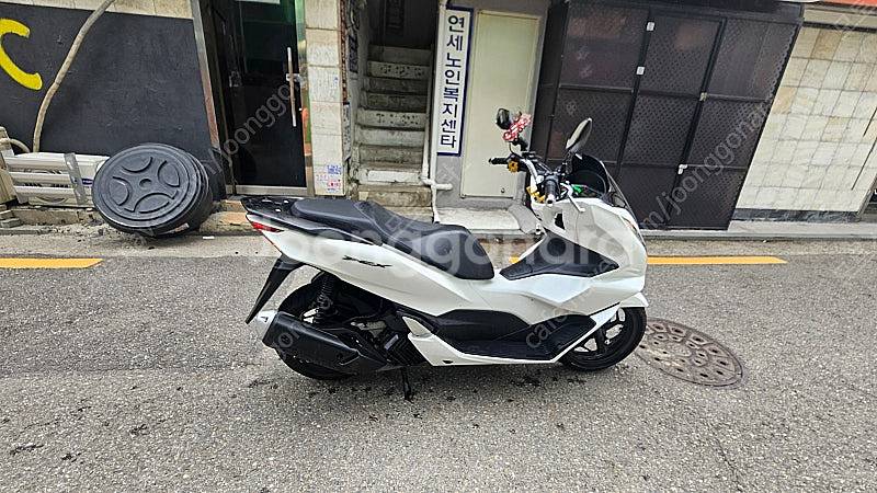 pcx24년식 4000km판매합니다--3