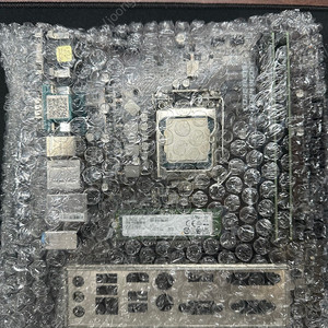 상태좋은 i7-10700, 메인보드 msi H410M PRO-C, 삼성램 32G, 삼성 SSD 512G 팝니다.