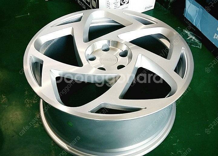 19인치 라디8 휴볼트정품 올뉴카니발 더뉴카니발 YF소...--1