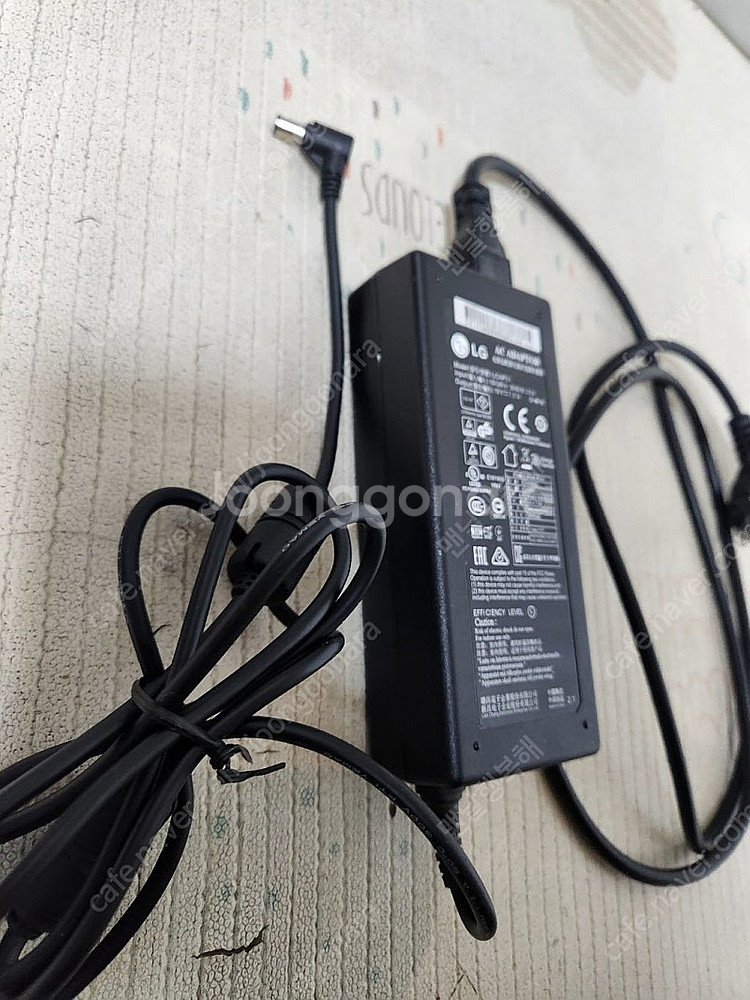 lg 19v 7.37a 아답터 택포함 3만원--2