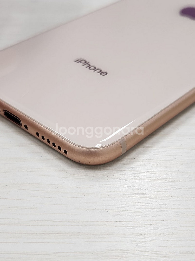 아이폰8 골드색상 64용량 상태좋은 감성폰 서브폰 단말기 14만 판매합니다--4