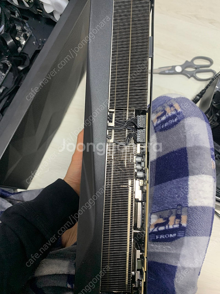 기가바이트rtx 5080 어마 어로스 마스터 블랙 ao...--1