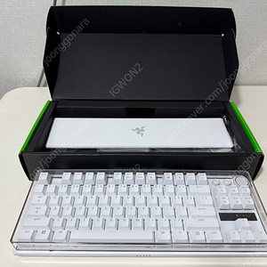 레이저 헌츠맨 V3 PRO TKL 영문판 화이트 루프포함 팝니다.