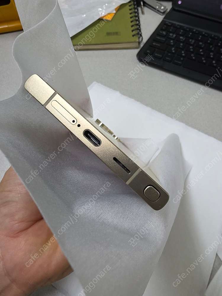 갤럭시S24울트라 256G 티타늄옐로우 팝니다.--2