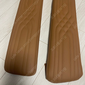 bmw g30 문레스트 콘솔쿠션 꼬냑색상