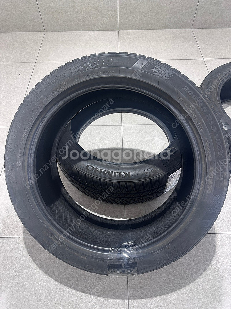 금호 윈터크래프트 WP72 245/45R19--4
