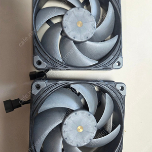 phanteks t30 2개 판매합니다