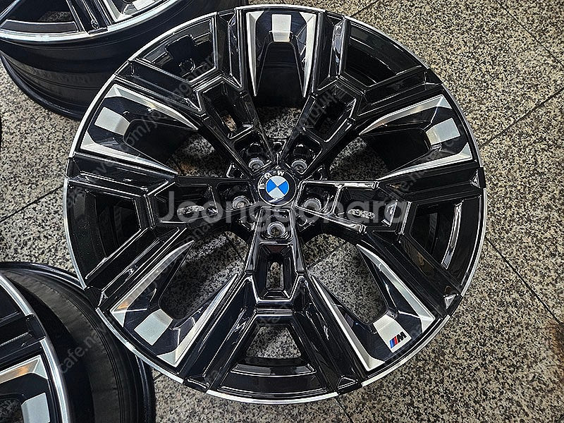 [판매] BMW G60 5시리즈 940M 정품 20인치...--2