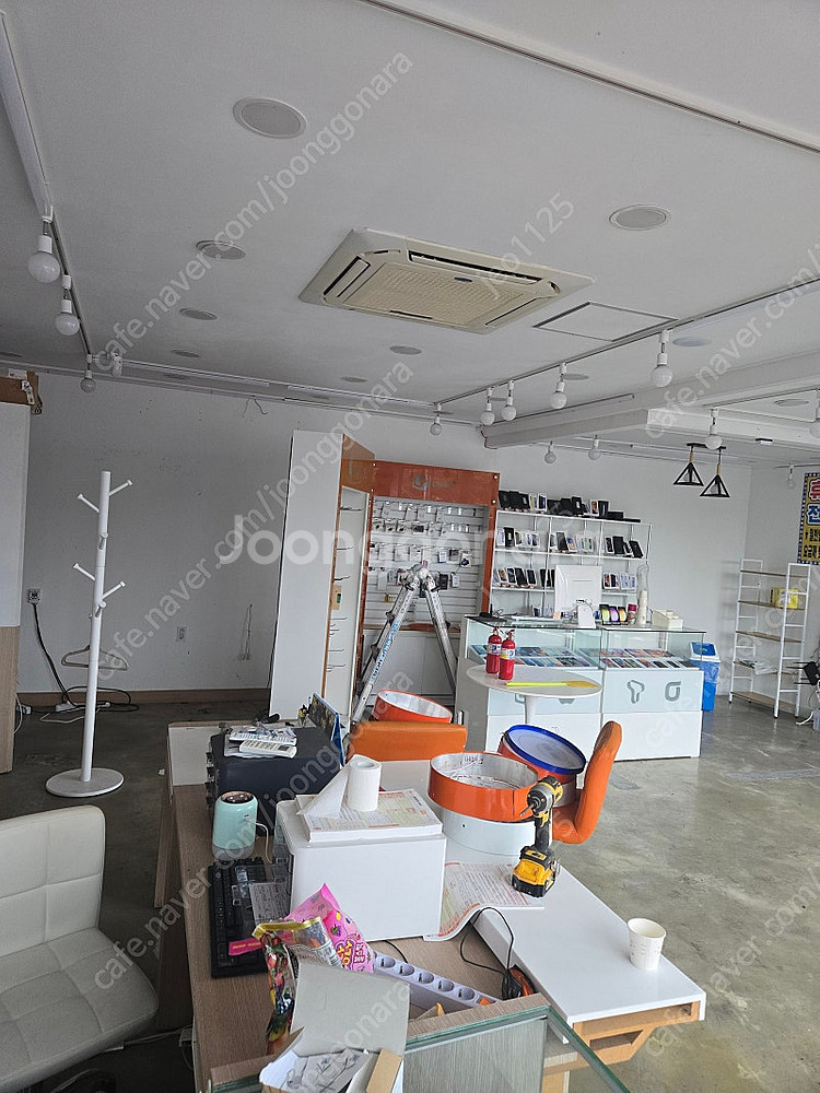 휴대폰 매장 매대 집기--1