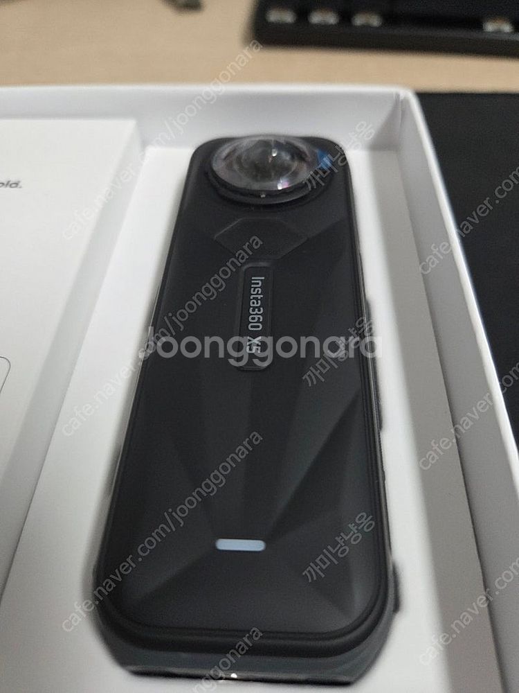 인스타360 x5 개봉만한 새제품 + 랜즈캡 + 삼각대...--2