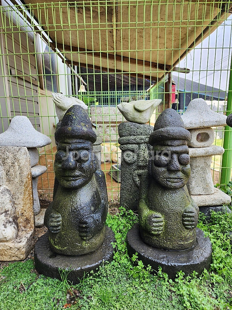 제주도 돌하르방 한쌍--0